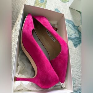 Manolo Blahnik Fuchsia Suede Heels